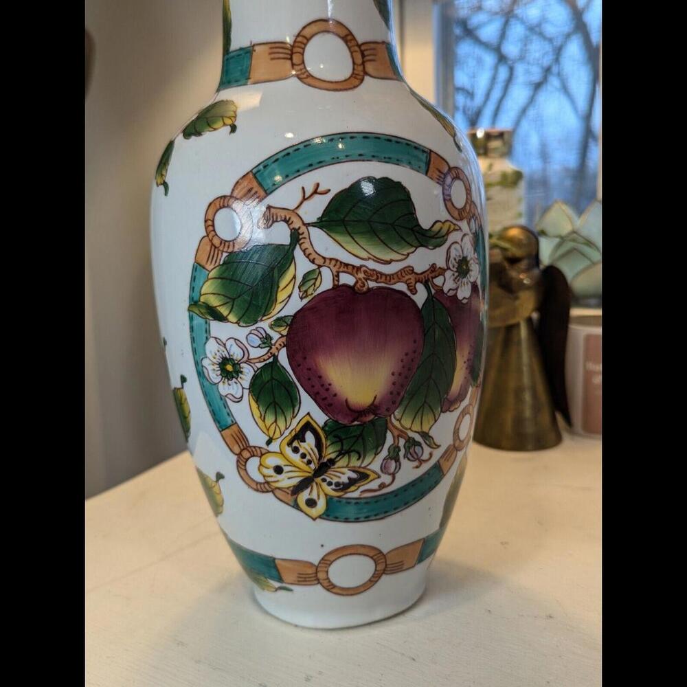 VINTAGE CHINESE PORCELAIN CERAMIC VASE APPLES AND BUTTERFLIES EXCELLENT... - Picture 2 of 7